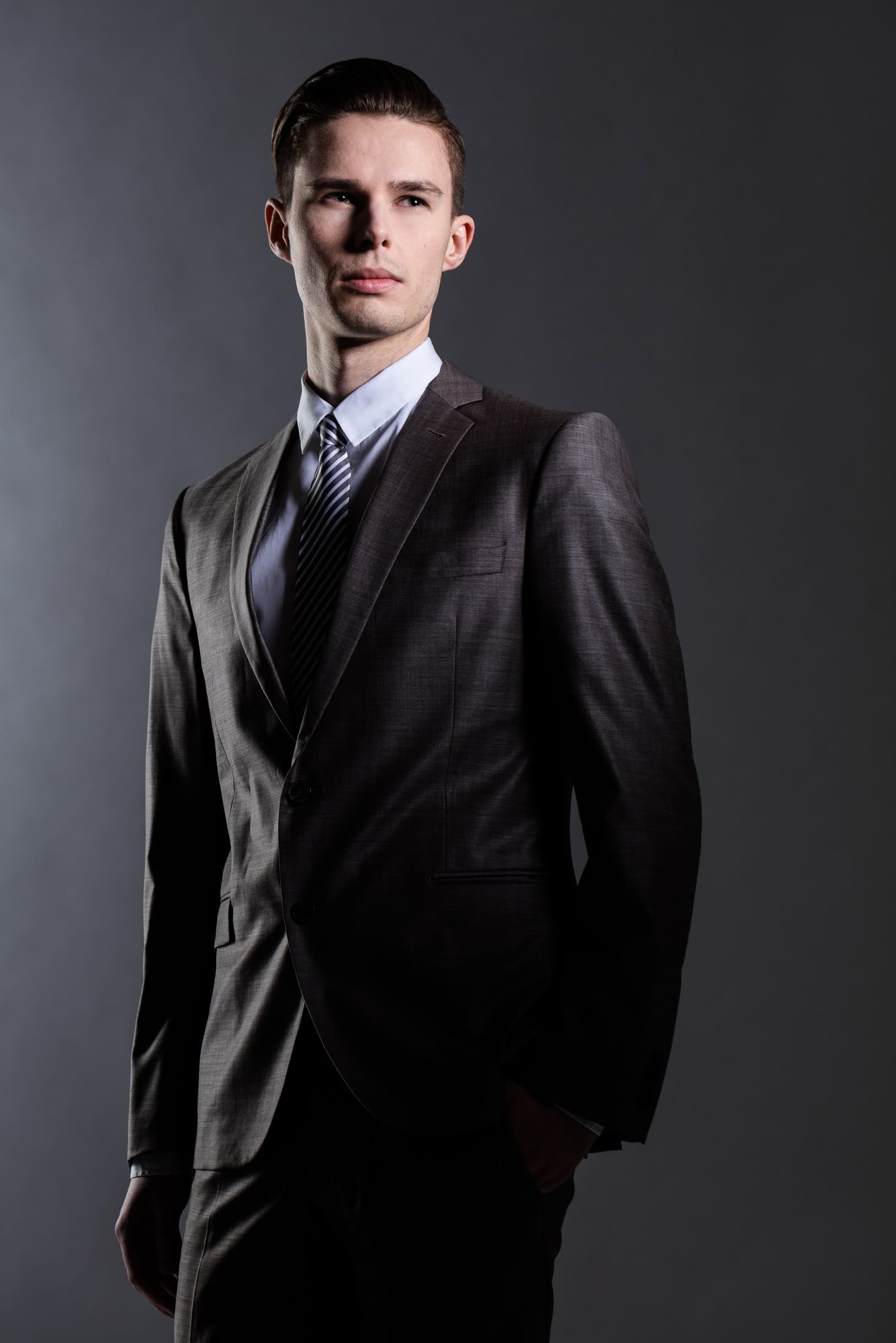 Portrait mit Rembrandt-Lichtführung, Mann im Anzug, fotografiert von René Lüdke Hamburg