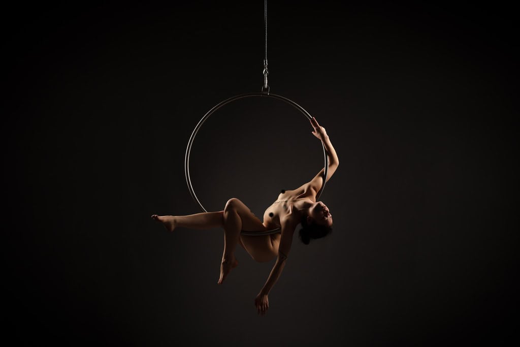 Fine Art Aktfotografie mit Ring, künstlerische Komposition von René Lüdke in Hamburg